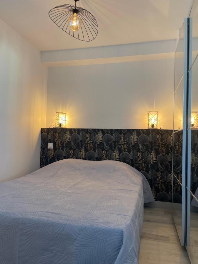 Appartement Pieds Dans L'Eau Vue Mer Bormes Les Mimosas Buitenkant foto